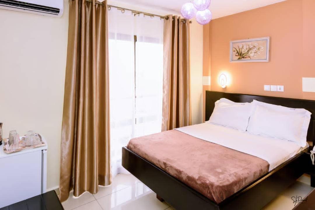 Serena Hotel Douala Exterior foto